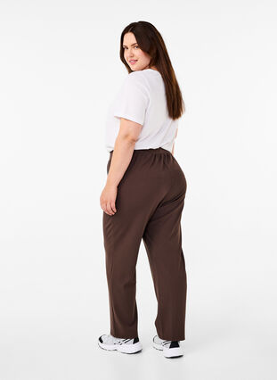 Zizzi FLASH - Broek met rechte pasvorm, Chocolate Brown, Model image number 1