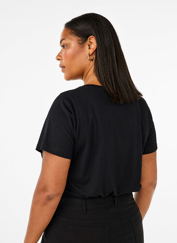 Zizzi Katoenen T-shirt met strassteentjes, Black, Model image number 1