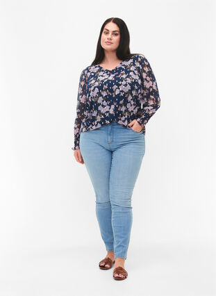 Zizzi Bloemenblouse met lange mouwen en v-hals, Blue Small Fl. AOP, Model image number 2