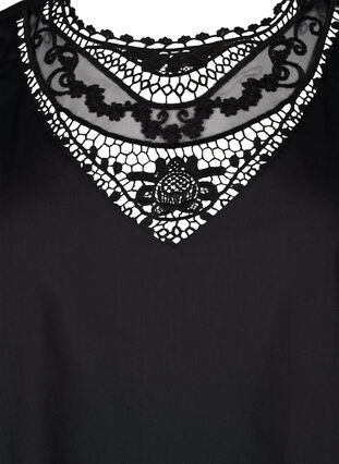 Zizzi Blouse met korte mouwen en kant detail, Black, Packshot image number 2