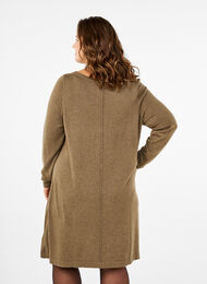 Gebreide jurk in katoen-viscose blend, Dusky Green, Model