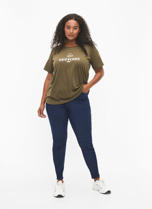 Zizzi FLASH - T-shirt met motief, Ivy Green, Model image number 2