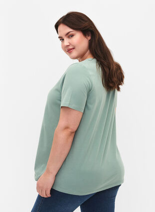 Zizzi Basic t-shirt in effen kleur met katoen, Chinois Green, Model image number 1