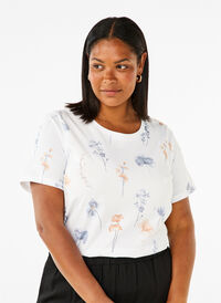 T-shirt van biologisch katoen met bloemenprint, White W. Blue flower, Model