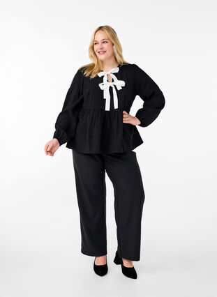 Zizzi Viscose blouse met strikjes en lange mouwen, Black White Bow, Model image number 2