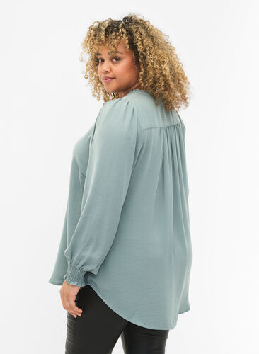 Zizzi Blouse met smok en V-halslijn, Chinois Green, Model image number 1