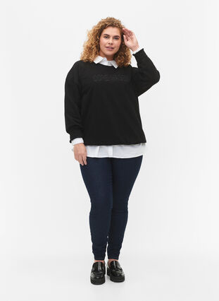 Zizzi Sweatshirt met geborduurde tekst, Black Copenhagen , Model image number 3