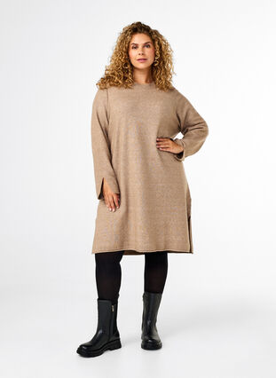 Zizzi Gebreide jurk met ronde hals en split, Desert Taupe Mel., Model image number 2