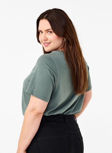 Zizzi FLASH - T-short met motief, Balsam G. Beautiful, Model image number 1