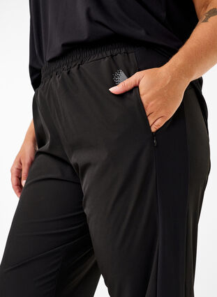 Zizzi Lichte trainingsbroek met zakken, Black, Model image number 2