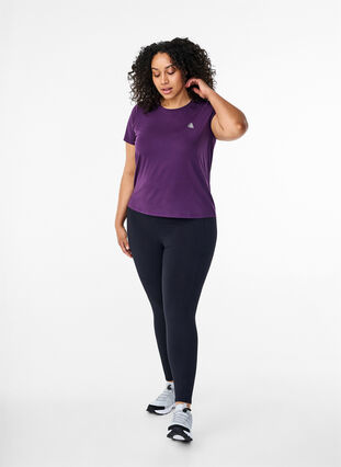 Zizzi Slim fit sport T-shirt met ronde hals, Purple Pennant, Model image number 2