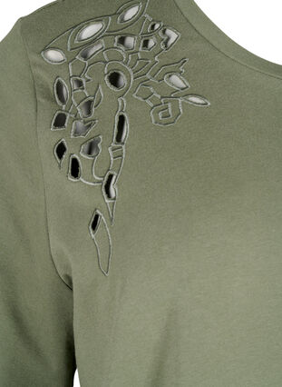 Zizzi T-shirt van biologisch katoen met geborduurde details, Thyme, Packshot image number 2