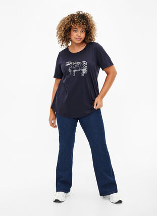 Zizzi FLASH - T-shirt met motief, Navy Blazer Bloom, Model image number 2
