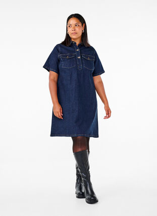 Zizzi Denimjurk met korte mouwen en borstzakken, Dark Blue Denim, Model image number 2