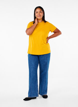 Zizzi Basic katoenen T-shirt met ronde hals, Golden Yellow, Model image number 2