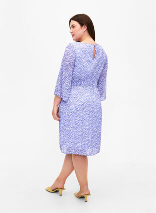 Zizzi Bedrukte geplooide jurk met bindband, Small Flower AOP, Model image number 1