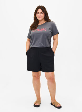 Zizzi FLASH - T-shirt met motief, Iron Gate Chicago, Model image number 2