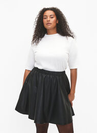 Rok van imitatieleer met losse pasvorm, Black, Model