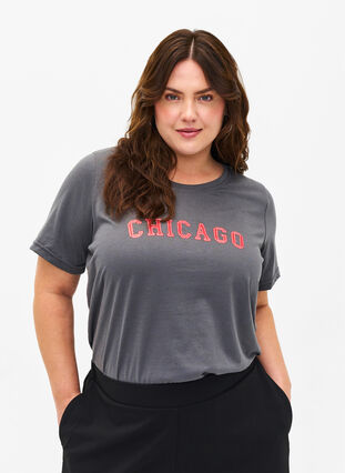 Zizzi FLASH - T-shirt met motief, Iron Gate Chicago, Model image number 0