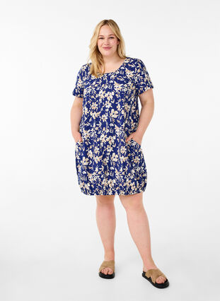 Zizzi Katoenen jurk met korte mouwen en bloemenprint, Blue W. Beige Flower, Model image number 2