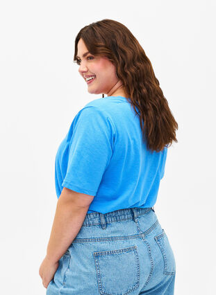 Zizzi Basic t-shirt met korte mouwen en V-hals, Marina, Model image number 1