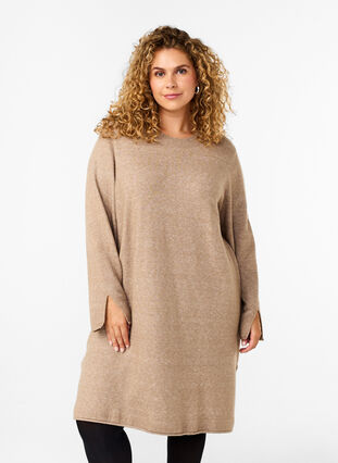 Zizzi Gebreide jurk met ronde hals en split, Desert Taupe Mel., Model image number 0