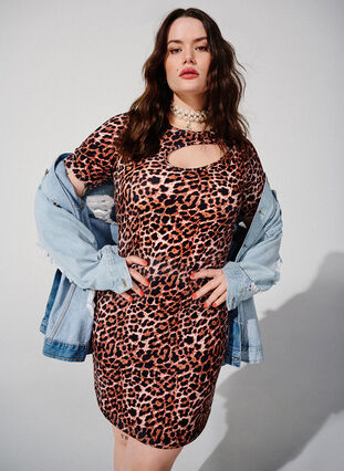 Zizzi Nauwsluitende jurk met luipaardprint en een uitsnede, Leopard AOP, Image image number 0