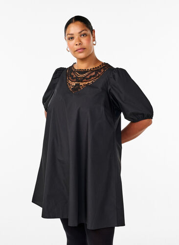 Zizzi Korte jurk met accent van kant, Black, Model image number 0