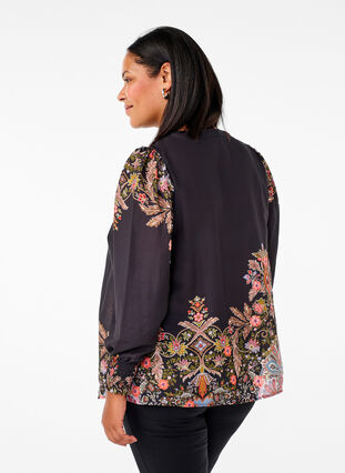 Zizzi Blouse met paisley print, Black Paisley, Model image number 1