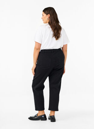 Zizzi Geknipte Vera jeans met rechte pasvorm, Black, Model image number 1