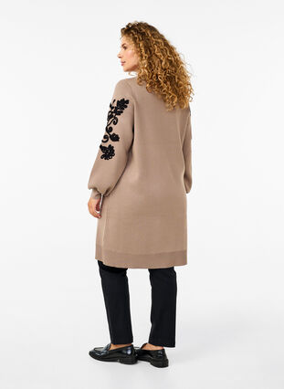 Zizzi Gebreide jurk met geborduurde details, Desert Taupe Comb, Model image number 1