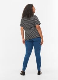 super slim fit Amy jeans met hoge taille, Mid Blue, Model