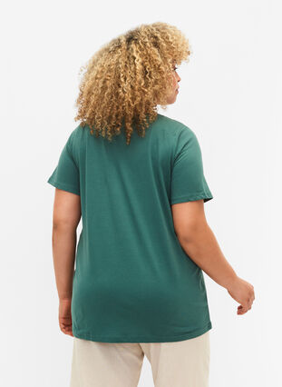 Zizzi Set van 2 basic t-shirts in katoen, Mallard Green/Black, Model image number 1
