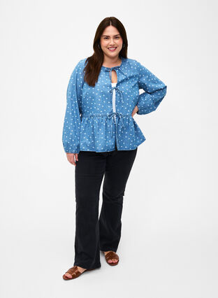 Zizzi Denim peplum blouse met striksluiting, Light Blue w.Flowers, Image image number 0