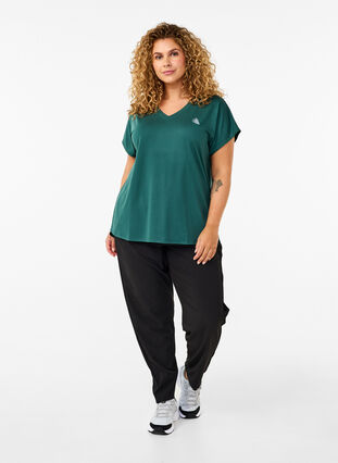 Zizzi T-shirt met V-hals, Bistro Green, Model image number 2