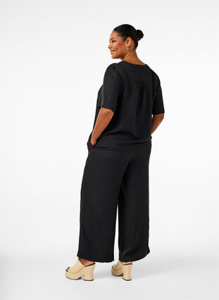 Zizzi Losse broek met elastische tailleband en zakken, Black, Model image number 1