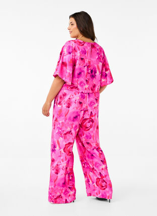 Zizzi Jumpsuit met bloemenpatroon en mouwen als vleermuisvleugels, Pink Rose AOP, Model image number 2