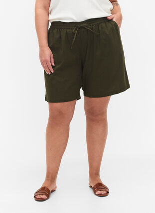 Zizzi Losse shorts in katoenmix met linnen, Forest Night, Model image number 2