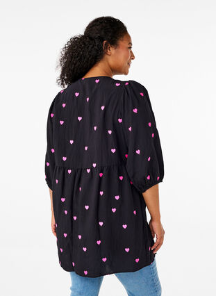 Zizzi Tuniek met harten en 3/4 mouwen, Black Emb. Heart, Model image number 1