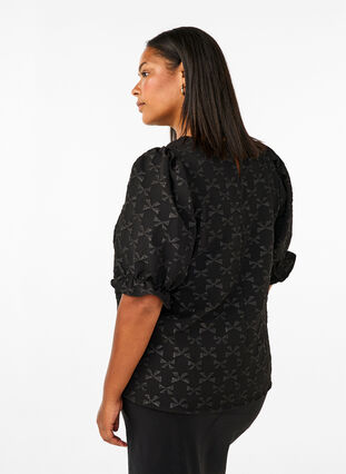 Zizzi Jacquard blouse met korte mouwen en strikjes, Black W. Bow, Model image number 1