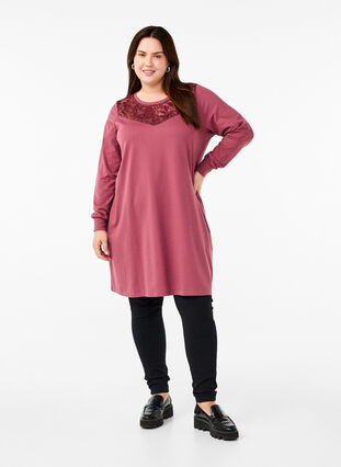 Zizzi Korte sweat jurk met kanten detail, Rose Brown, Model image number 2