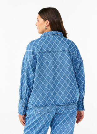 Zizzi Denim shirt met vernietigingspatroon, Blue Denim, Model image number 2