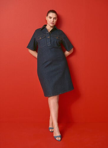 Zizzi Denimjurk met korte mouwen en borstzakken, Dark Blue Denim, Image image number 0