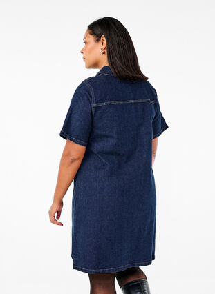 Zizzi Denimjurk met korte mouwen en borstzakken, Dark Blue Denim, Model image number 1