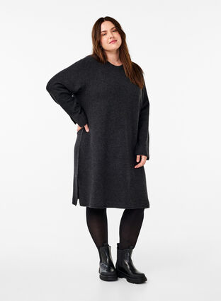 Zizzi Gebreide jurk met ronde hals en split, Dark Grey Melange, Model image number 2