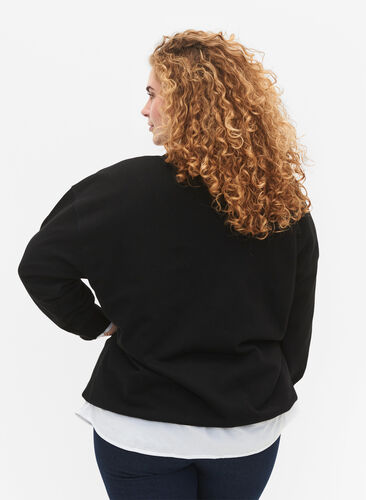 Zizzi Sweatshirt met geborduurde tekst, Black Copenhagen , Model image number 1