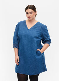 Tuniek in denim met v-snit, Medium Blue Denim, Model