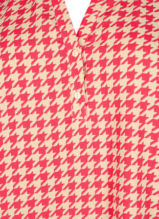 Zizzi Blouse met smok en V-halslijn, Raspb. Houndsthooth, Packshot image number 2