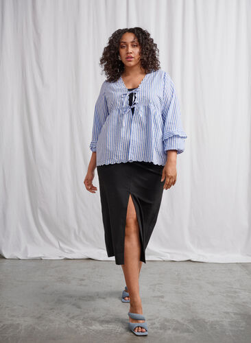 Zizzi Gestreepte blouse met open voorkant en geborduurde details, C. Blue White Stripe, Image image number 0