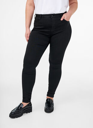 Zizzi Stay black Amy jeans met hoge taille, Black, Model image number 2